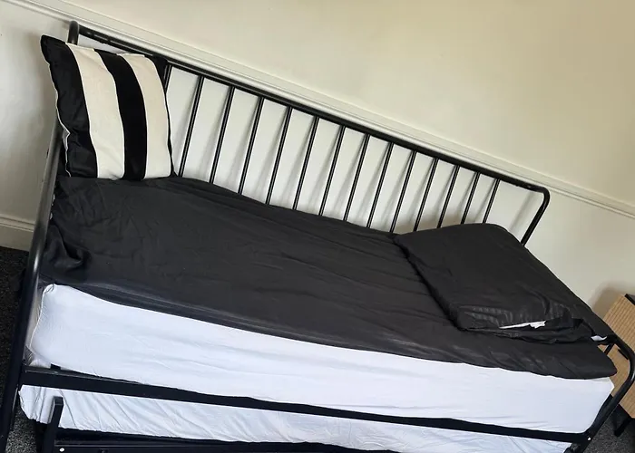 Flexy Room Located 2 Minutes From Gloucester Royal Hospital